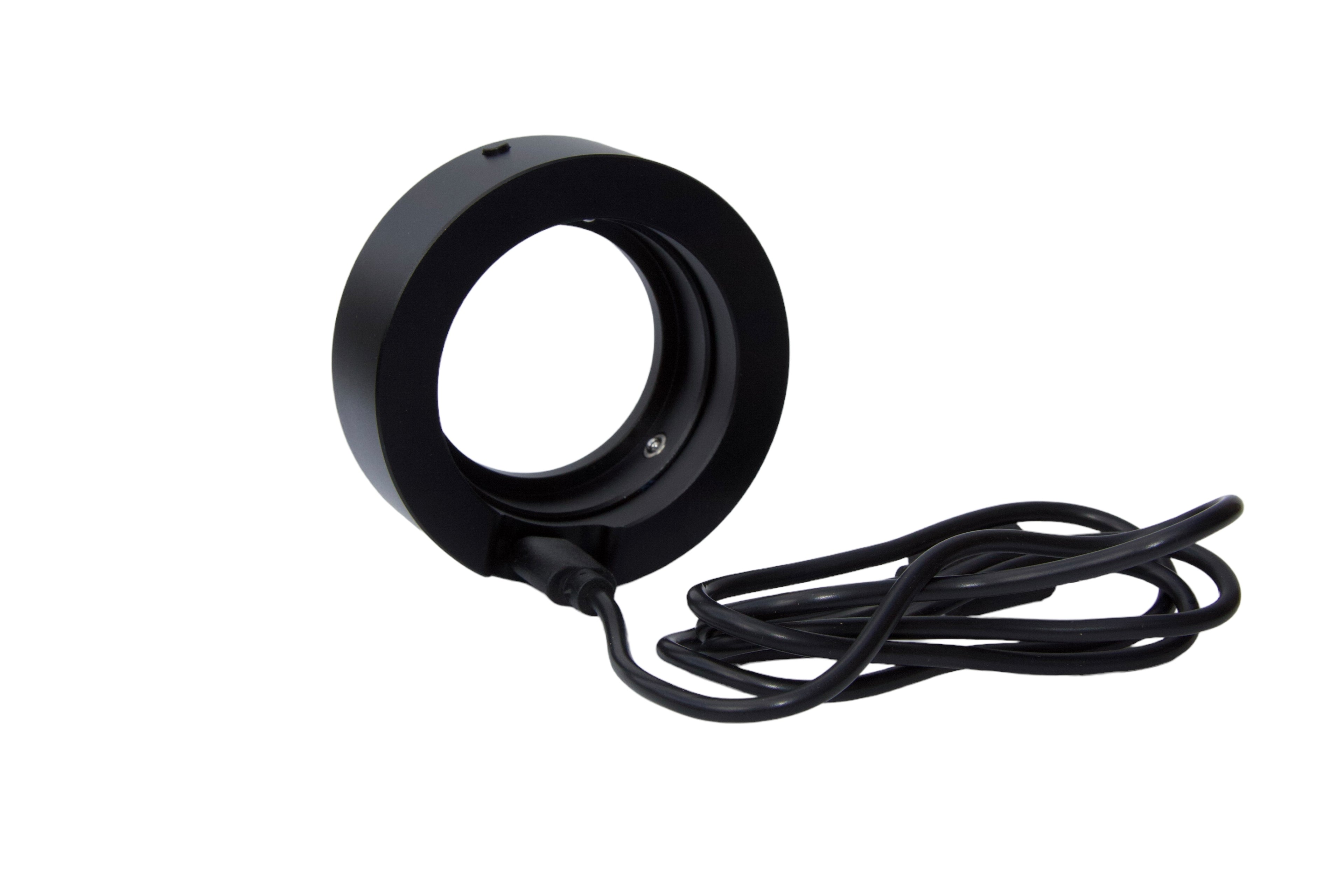 Circle Light avec son chargeur rentré dans la prise